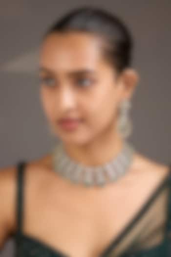 Antique Gold Finish Kundan Polki & Emerald Stone Choker Necklace Set by Aura Trends at Pernia's Pop Up Shop