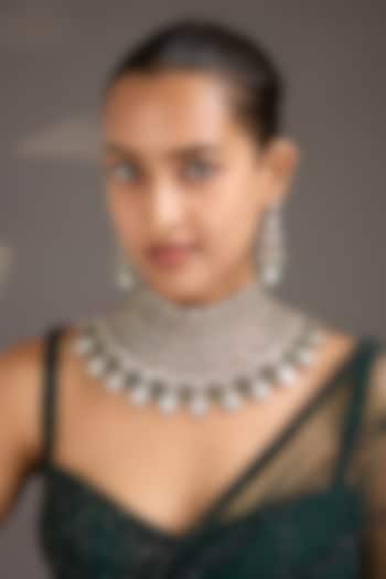 Gold Finish Kundan Polki & Emerald Green Stone Fan-Shaped Necklace Set by Aura Trends at Pernia's Pop Up Shop
