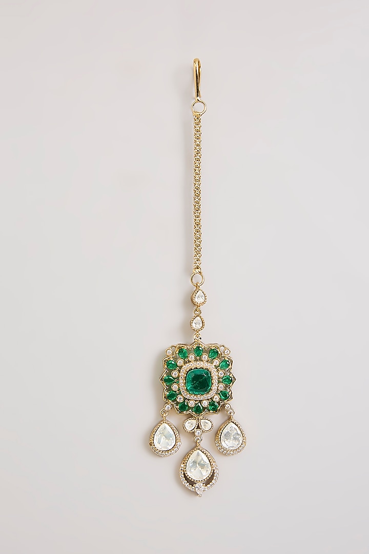 Gold Finish Kundan Polki & Emerald Green Stone Maangtikka by Aura Trends at Pernia's Pop Up Shop