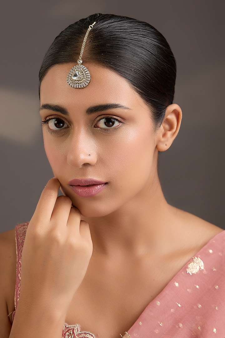 Gold Finish Kundan Polki & Triangle-Cut Stone Maangtikka by Aura Trends at Pernia's Pop Up Shop