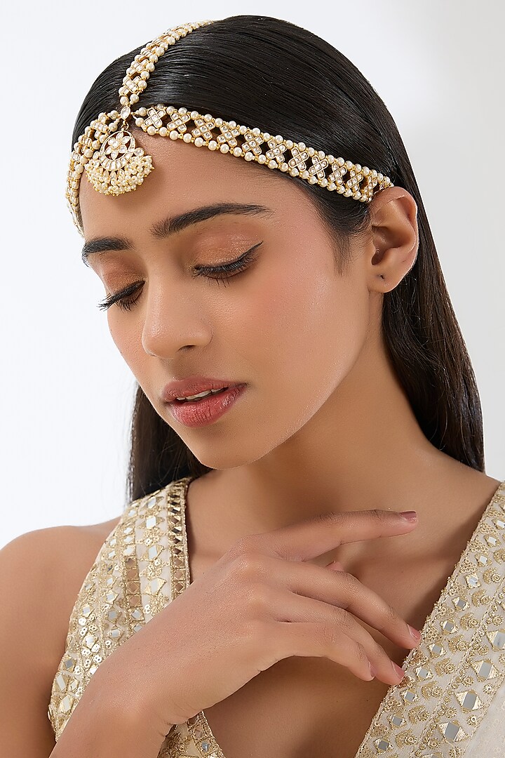 Gold Finish Kundan Polki & Beaded Mathapatti by Auraa Trends at Pernia's Pop Up Shop