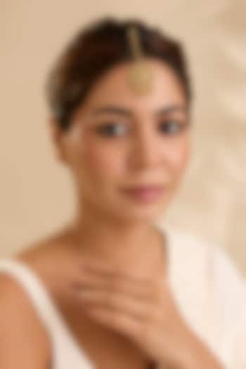 Gold Finish Kundan Polki & Pearl Beaded Maangtikka by Aura Trends at Pernia's Pop Up Shop