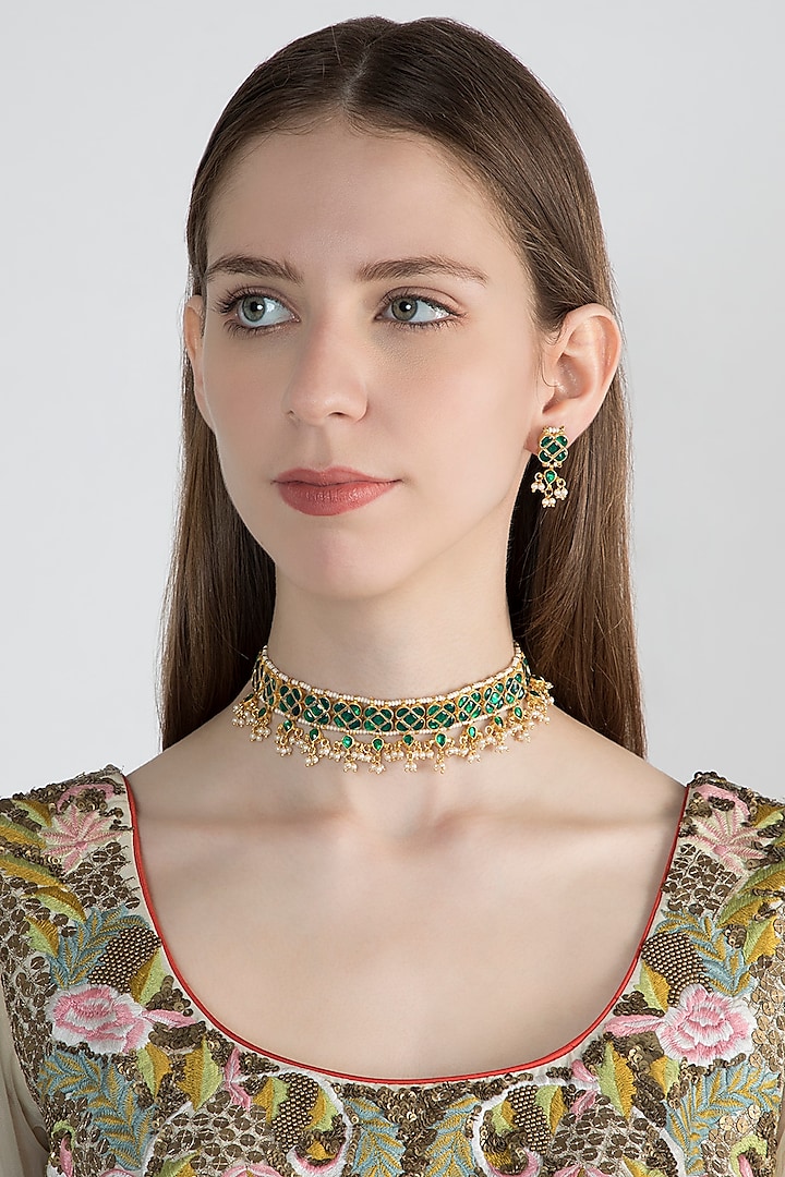 Gold Finish Kundan & Onyx Choker Necklace Set by Auraa Trends