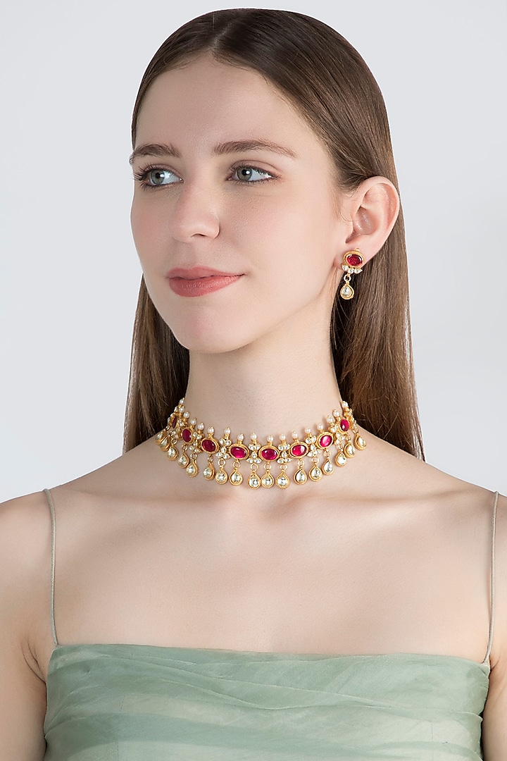 Gold Finish Kundan & Onyx Choker Necklace Set by Auraa Trends