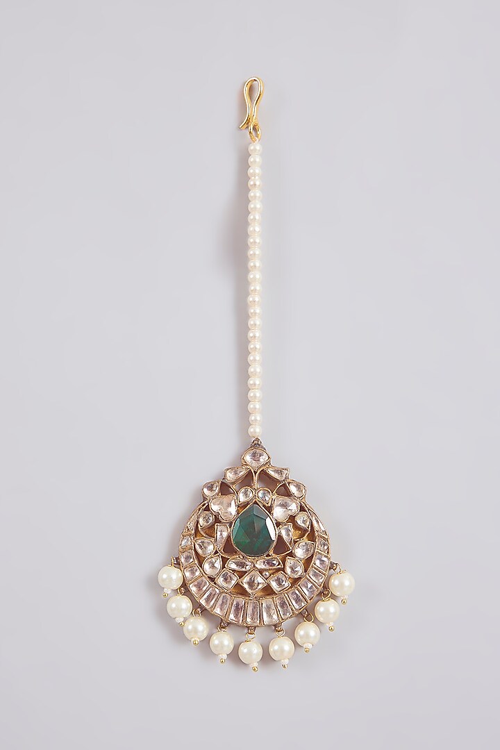 Gold Finish Kundan Polki & Green Stone Maangtikka by Aura Trends at Pernia's Pop Up Shop