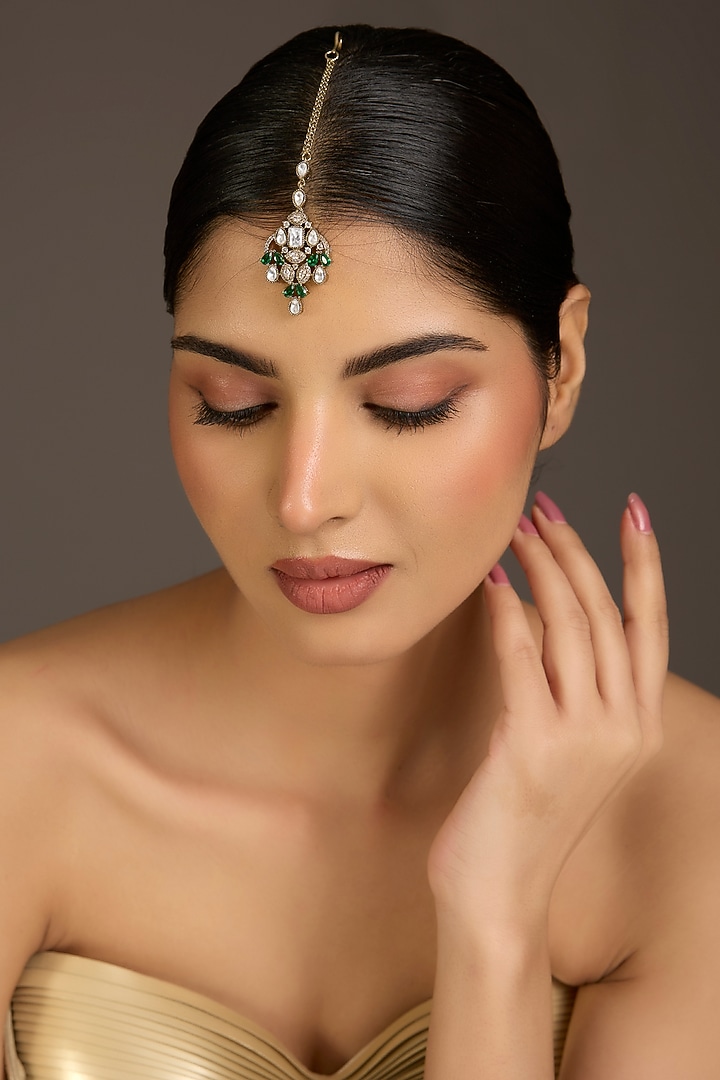 Gold Finish Kundan Polki & Emerald Green Stone Maangtikka by Aura Trends at Pernia's Pop Up Shop