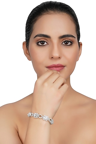 Silver Finish Bracelet In Alloy by Auraa Trends