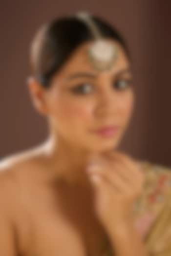 Gold Finish Kundan Polki & Green Stone Maangtikka by Auraa Trends at Pernia's Pop Up Shop