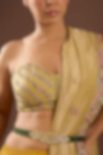 Gold Finish Kundan Polki & Emerald Green Beaded Kamarbandh by Auraa Trends at Pernia's Pop Up Shop