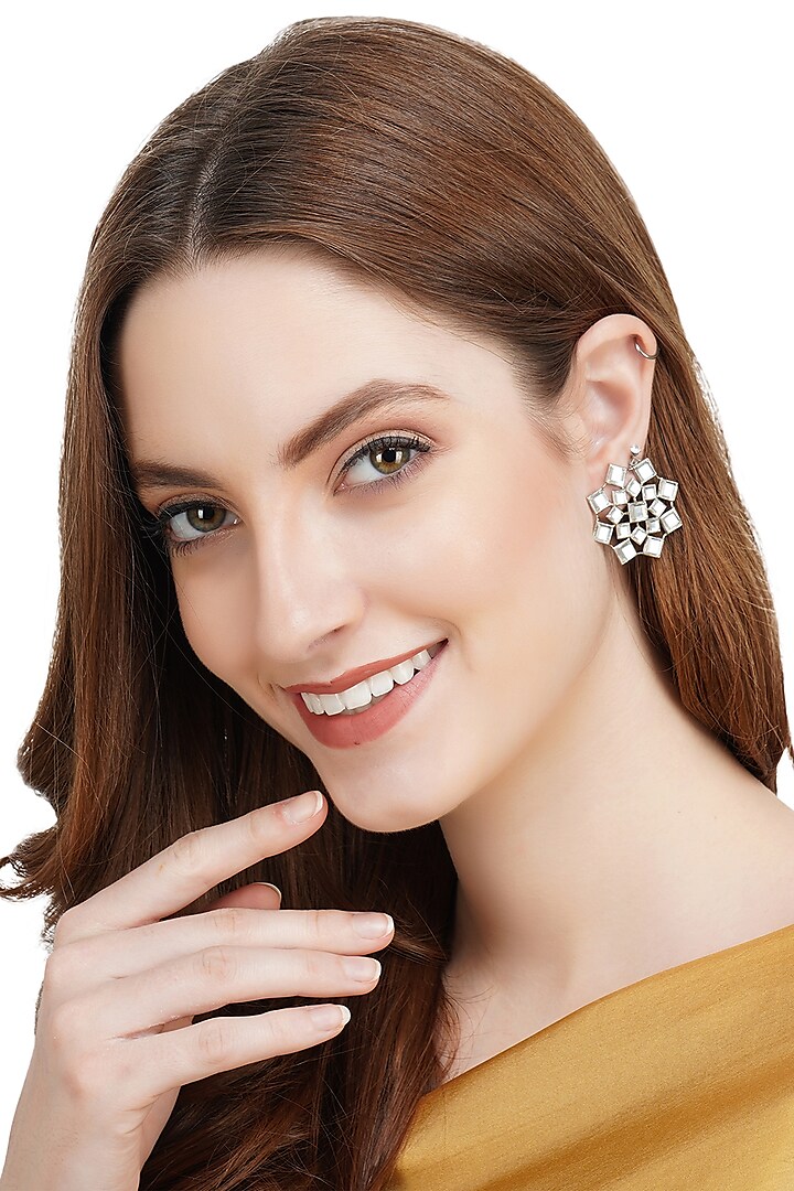 Gold Plated Stud Earrings With Glass Kundan by Auraa Trends