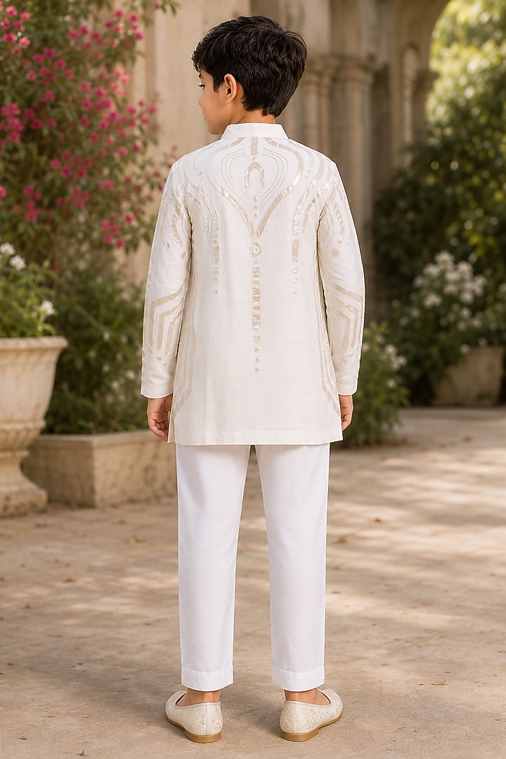 Ivory Silk Applique Embroidered Kurta For Boys by Arun Verma Kids at Pernia's Pop Up Shop