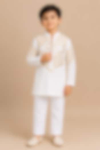 Ivory Silk Applique Embroidered Kurta For Boys by Arun Verma Kids at Pernia's Pop Up Shop