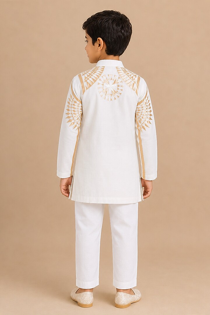 Ivory Silk Applique Embroidered Kurta For Boys by Arun Verma Kids at Pernia's Pop Up Shop