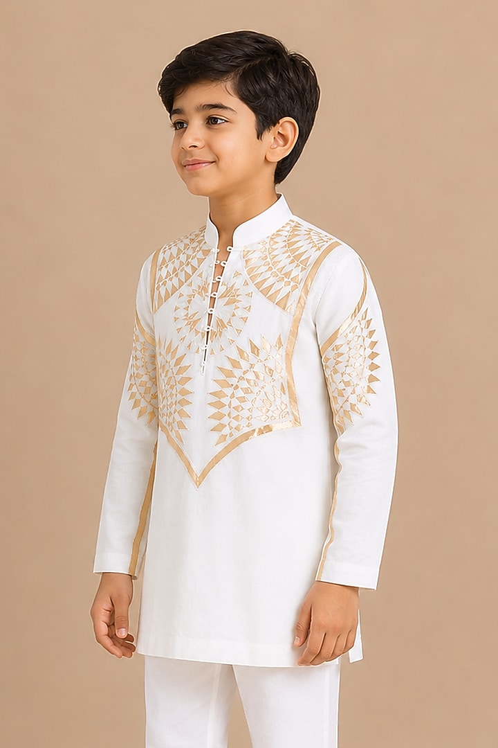 Ivory Silk Applique Embroidered Kurta For Boys by Arun Verma Kids at Pernia's Pop Up Shop