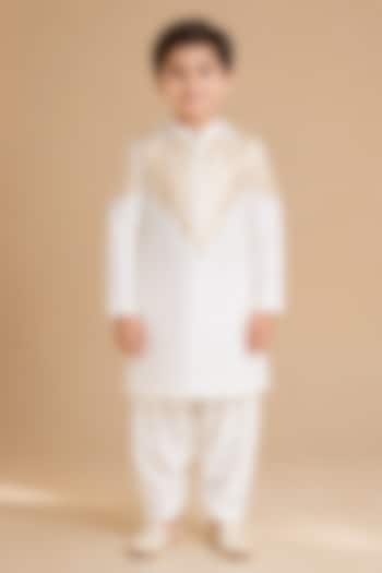 Ivory Silk Applique Embroidered Kurta For Boys by Arun Verma Kids at Pernia's Pop Up Shop