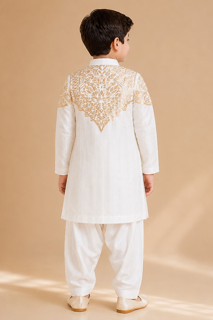Ivory Silk Applique Embroidered Kurta For Boys by Arun Verma Kids at Pernia's Pop Up Shop