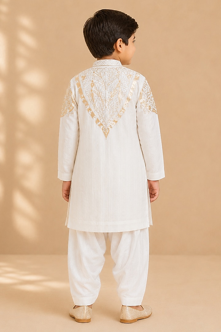 Ivory Silk Applique Embroidered Kurta For Boys by Arun Verma Kids at Pernia's Pop Up Shop
