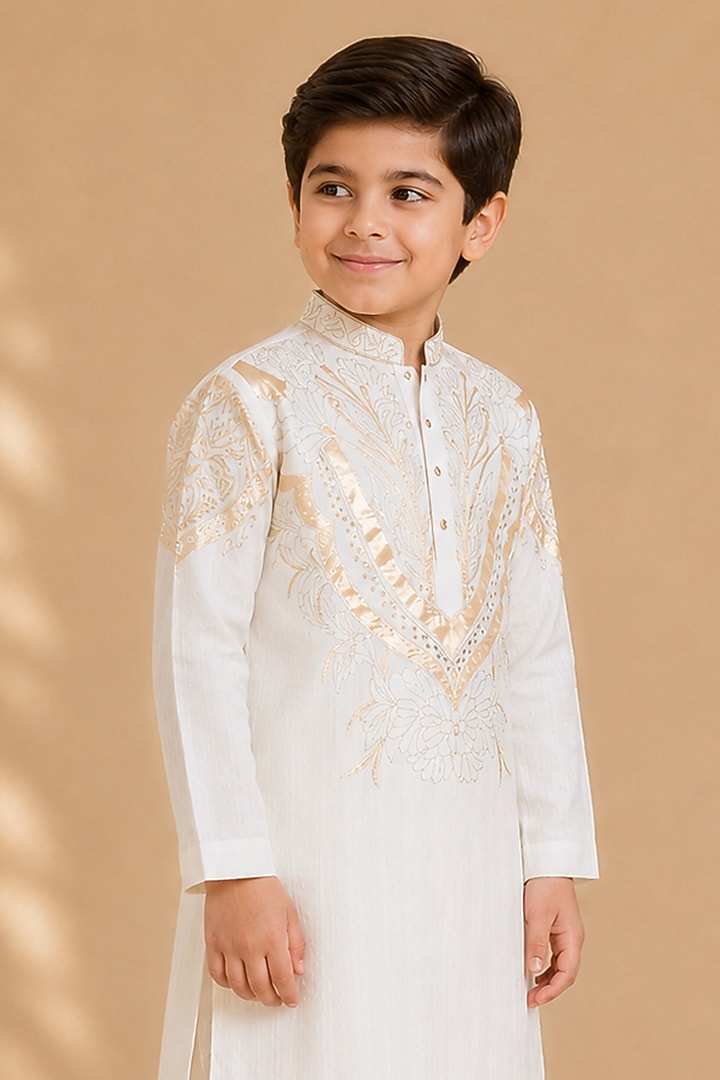 Ivory Silk Applique Embroidered Kurta For Boys by Arun Verma Kids at Pernia's Pop Up Shop