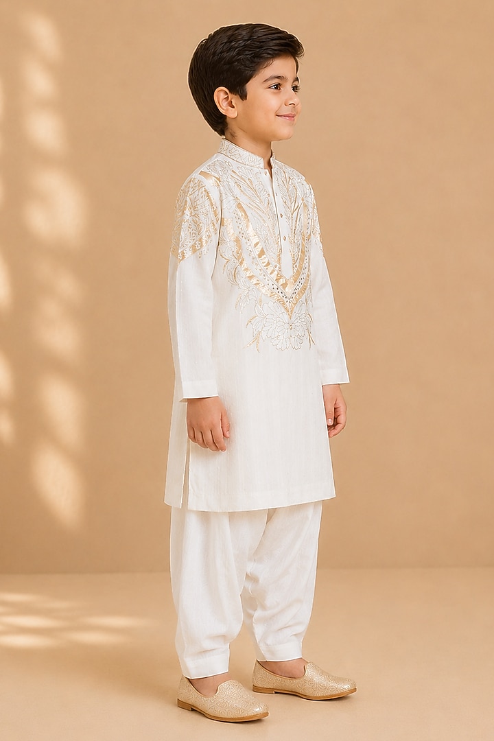 Ivory Silk Applique Embroidered Kurta For Boys by Arun Verma Kids at Pernia's Pop Up Shop