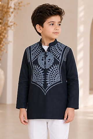 Black Cotton Embroidered Kurta For Boys by Arun Verma Kids