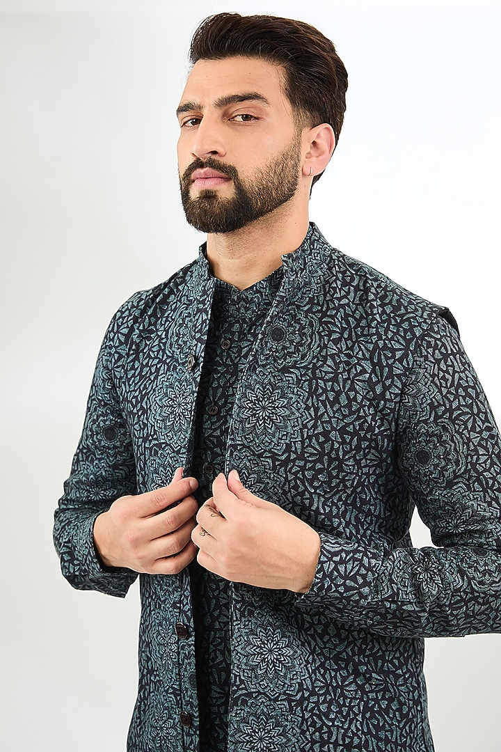 Black Linen Digital Printed Bundi Jacket With Kurta by Arun Verma at Pernia's Pop Up Shop