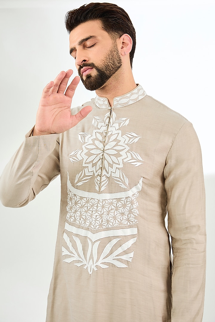 Beige Chanderi Silk Resham Embroidered Kurta by Arun Verma at Pernia's Pop Up Shop