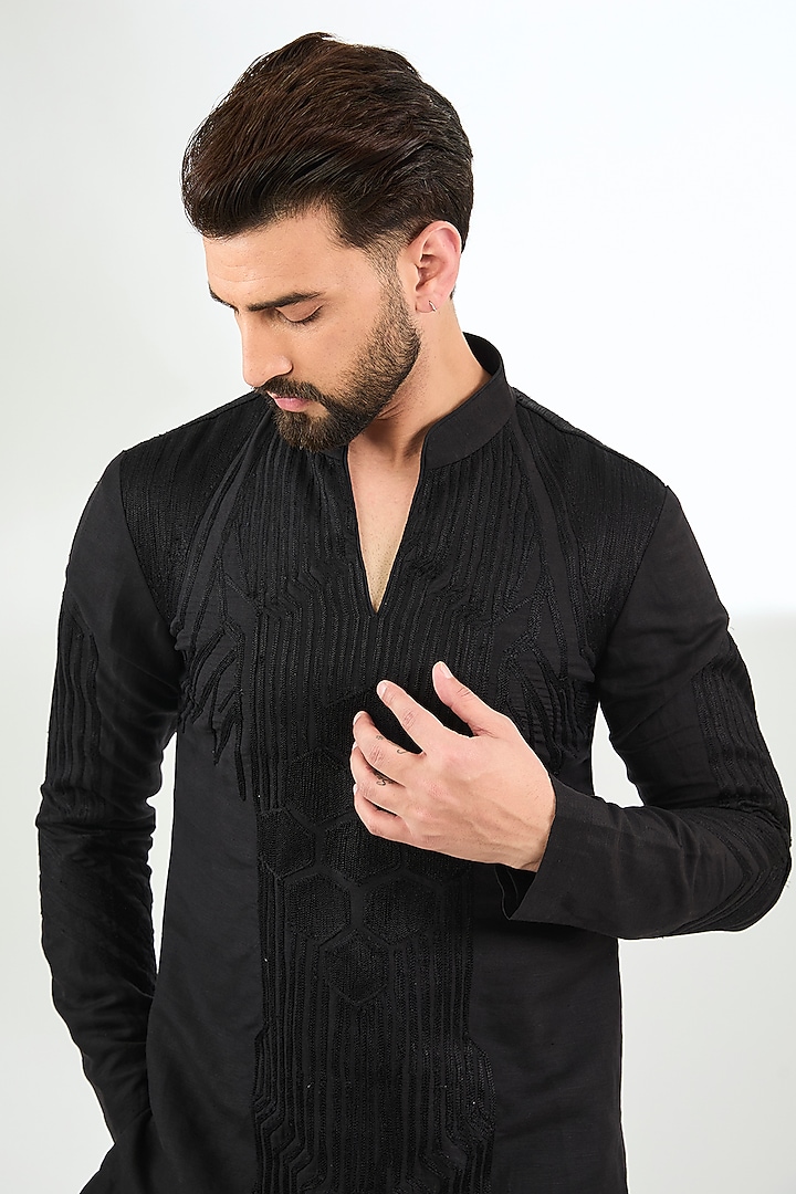 Black Linen Resham & Aari Embroidered Short Kurta by Arun Verma at Pernia's Pop Up Shop