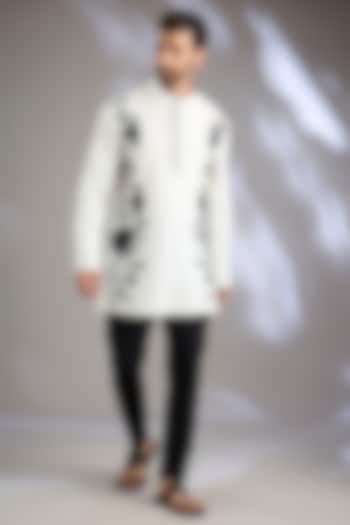 Ivory Linen Embroidered Kurta by Arun Verma at Pernia's Pop Up Shop