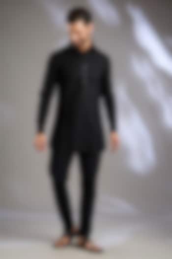 Black Linen Kurta by Arun Verma at Pernia's Pop Up Shop