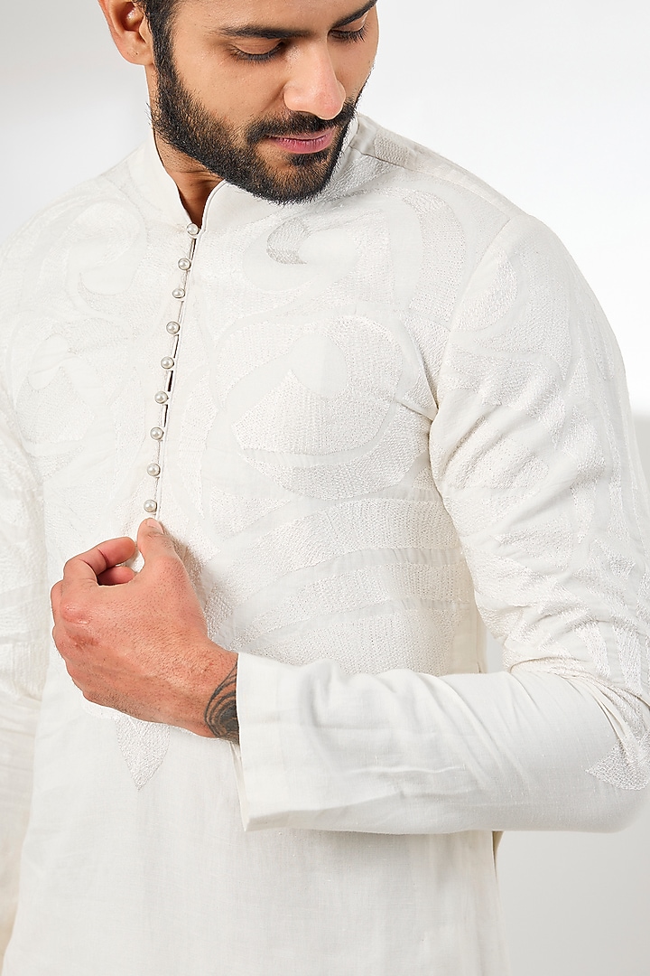 White Linen Resham Embroidered Kurta by Arun Verma at Pernia's Pop Up Shop
