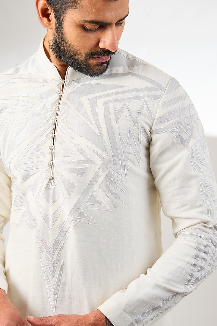 White Linen Applique Embroidered Short Kurta by Arun Verma at Pernia's Pop Up Shop