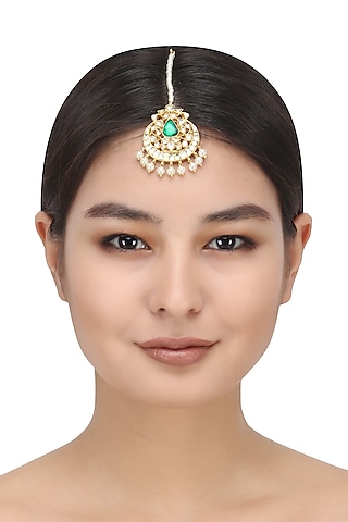Kundan Green and Pearl Maangtika by Aura Trends