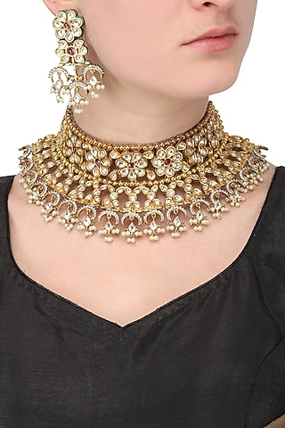 Gold finish kundan and red stone flower motif choker necklace set by Aura Trends