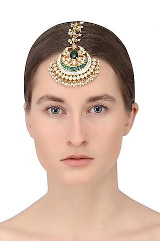 Gold finish kundan stone leaf motif maang tikka by Aura Trends