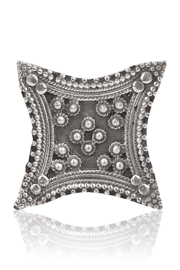 Auraa Trends presents Antique silver finish star ring available only at Pernia's Pop Up Shop.