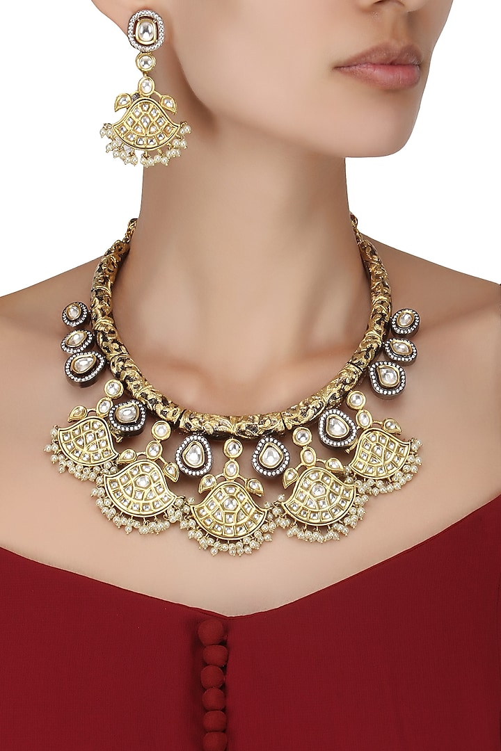 Antique Gold Finish Kundan Studded Hasli Necklace by Auraa Trends