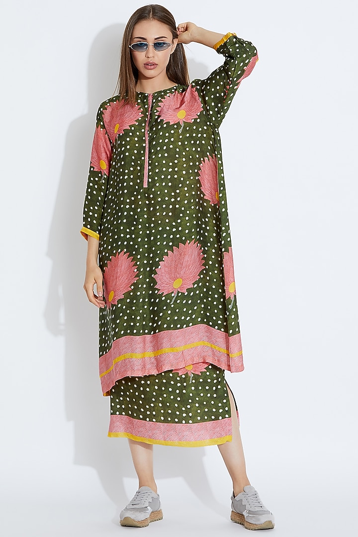 Green Printed Cotton Kurta by Aartivijay Gupta at Pernia's Pop Up Shop