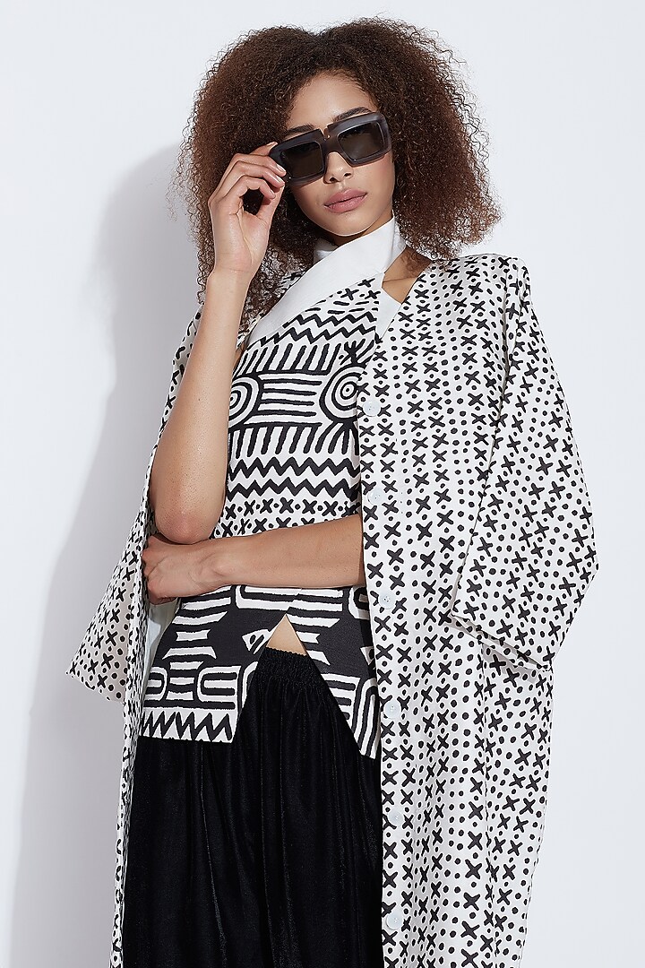 Black & White Printed Jacket by Aartivijay Gupta at Pernia's Pop Up Shop