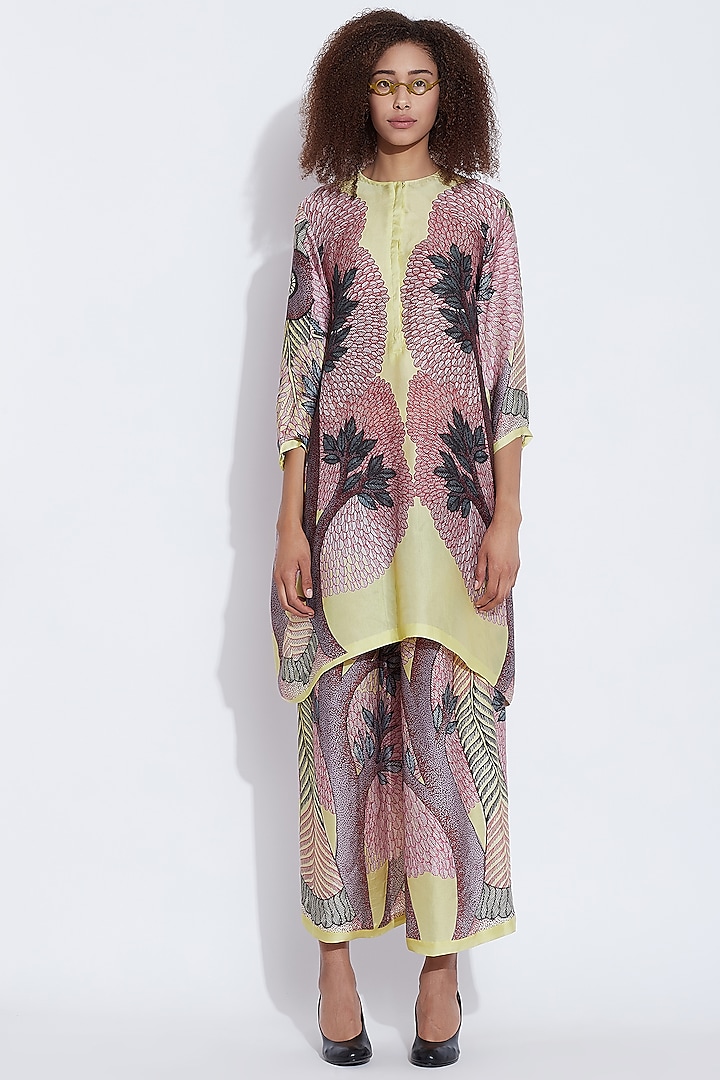Yellow & Multi Colored Printed Tunic by Aartivijay Gupta at Pernia's Pop Up Shop