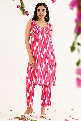 Pink Chinnon Chiffon Printed Kurta Set by AVAHA
