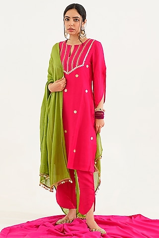Pink Dola Silk Embroidered Kurta Set by AVAHA