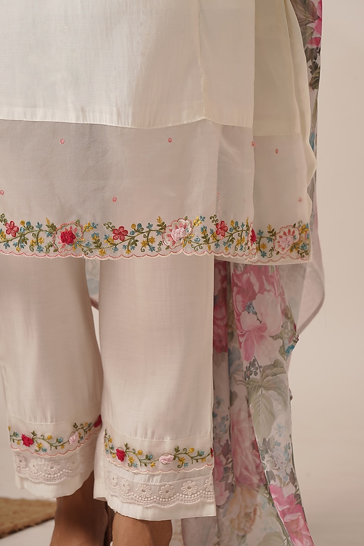 White Pure Viscose Silk Thread Work A-Line Kurta Set by AVAHA at Pernia's Pop Up Shop