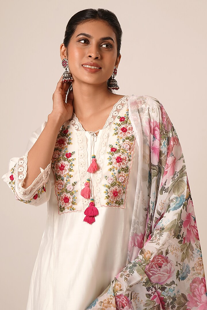 White Pure Viscose Silk Thread Work A-Line Kurta Set by AVAHA at Pernia's Pop Up Shop