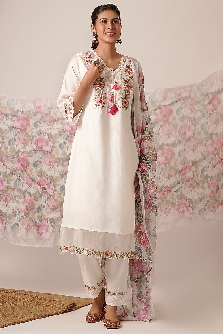White Pure Viscose Silk Thread Work A-Line Kurta Set by AVAHA at Pernia's Pop Up Shop