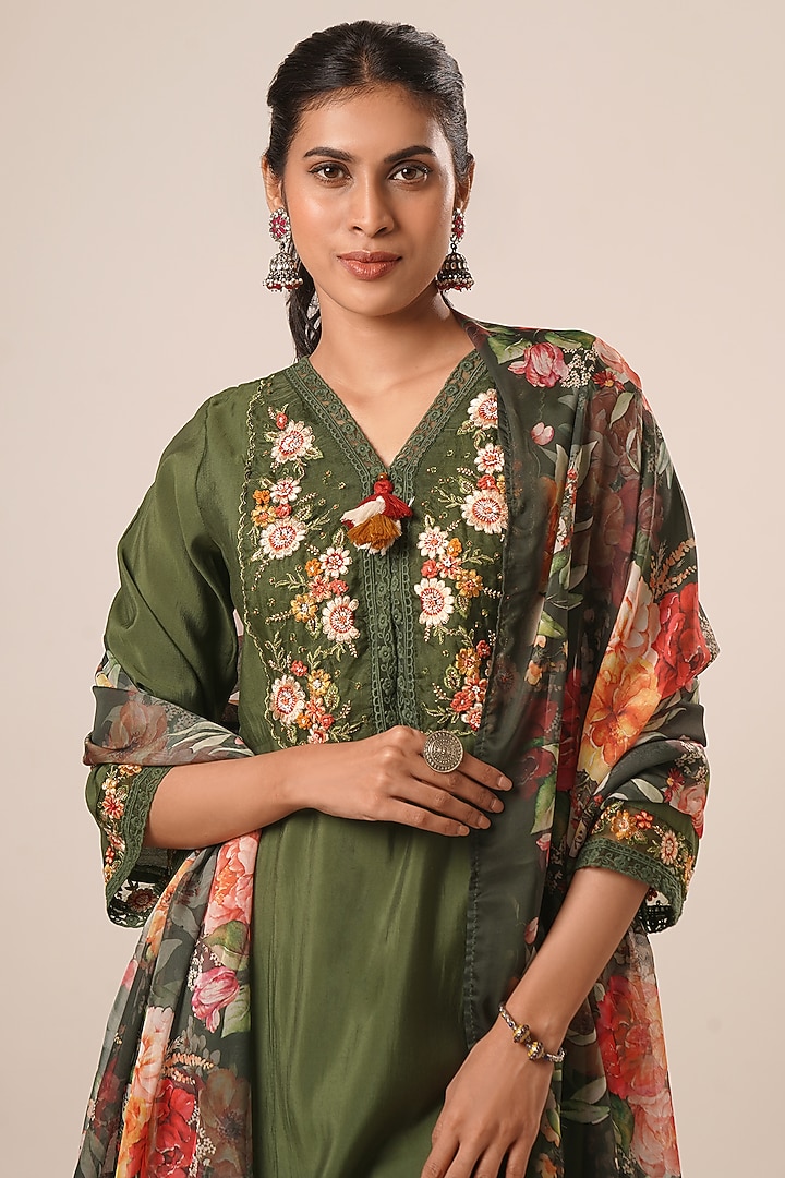 Green Pure Viscose Silk Thread Work A-Line Kurta Set by AVAHA at Pernia's Pop Up Shop