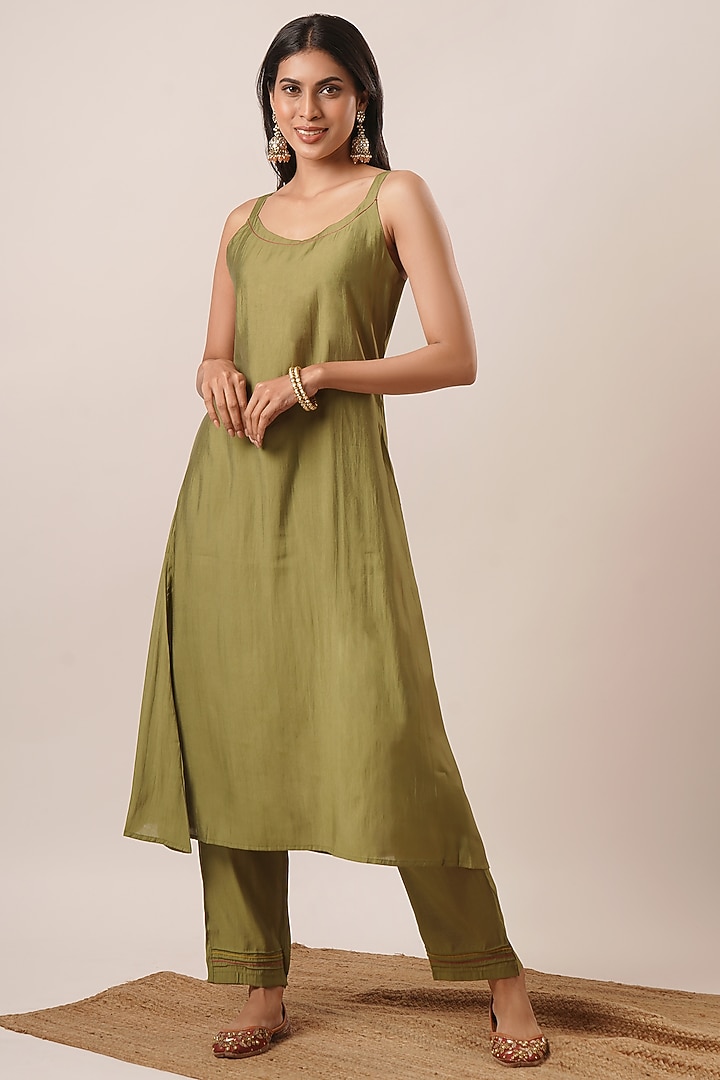 Green Viscose Silk Thread Embroidered Jacket Kurta Set by AVAHA at Pernia's Pop Up Shop