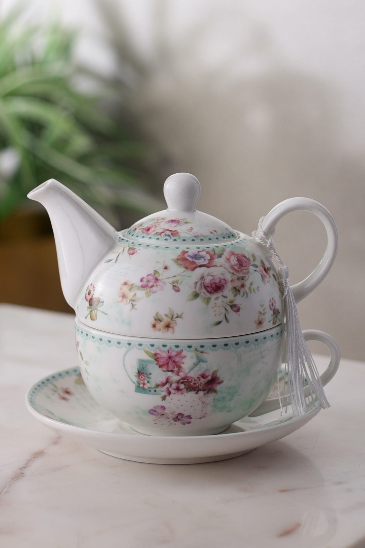 Printed porcelain tea pot