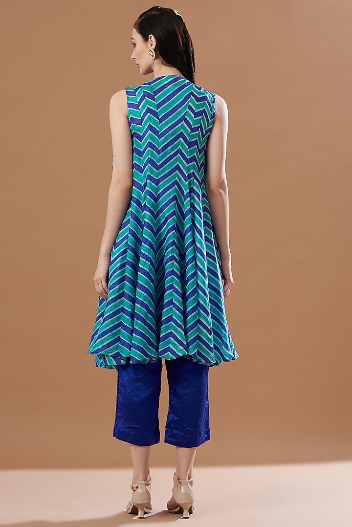 Turquoise Leheriya Printed Cape Set by Anvita Jain Label at Pernia's Pop Up Shop