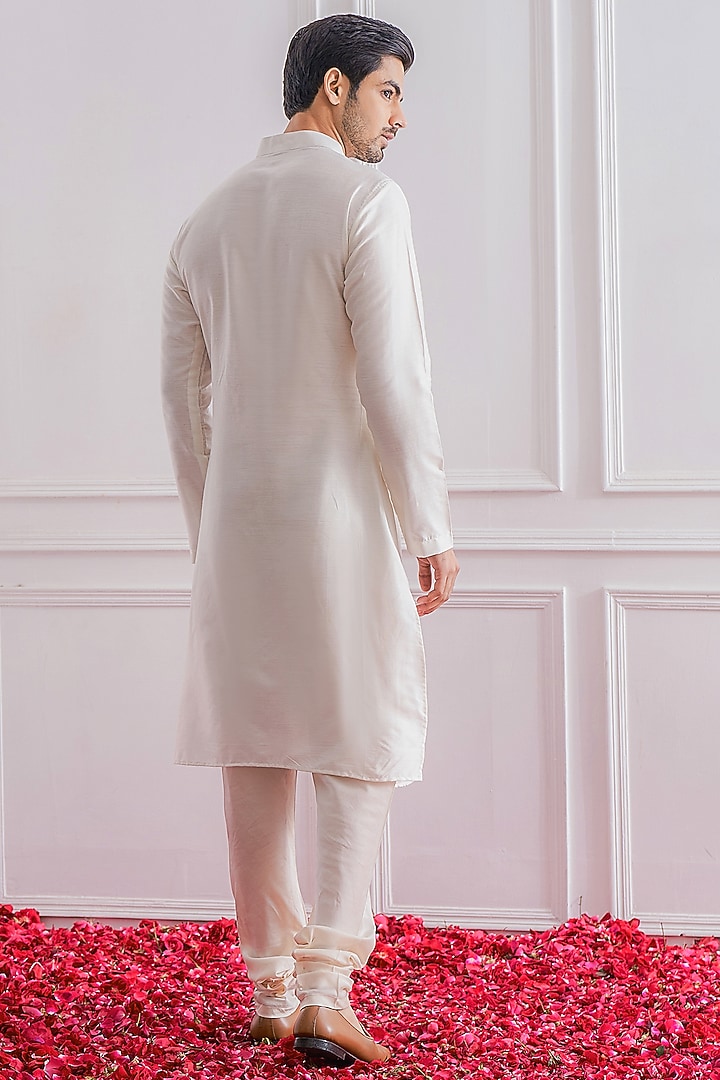 Off-White Hand Embroidered Kurta Set by Ankit V Kapoor at Pernia's Pop Up Shop