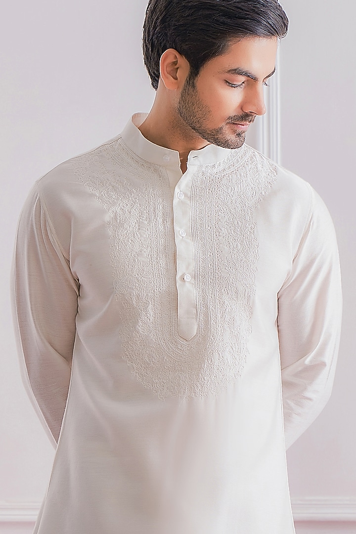 Off-White Hand Embroidered Kurta Set by Ankit V Kapoor at Pernia's Pop Up Shop